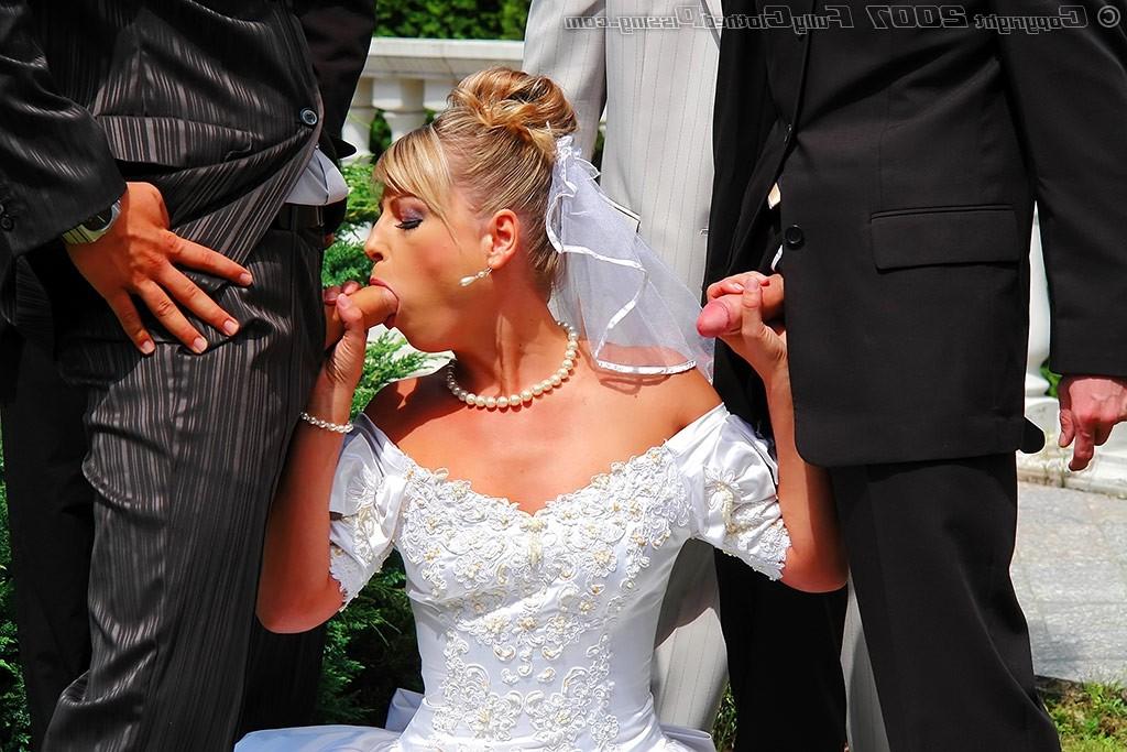 Пьяная невеста сосет у гостей на свадьбе: порно видео на укатлант.рф