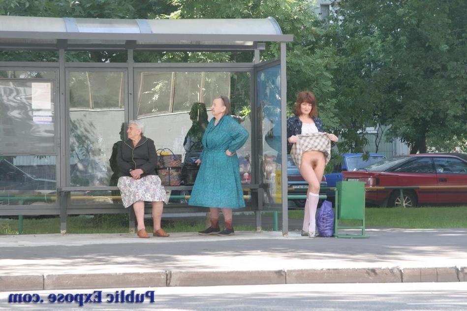 Девушки в прозрачном на улице (72 фото)