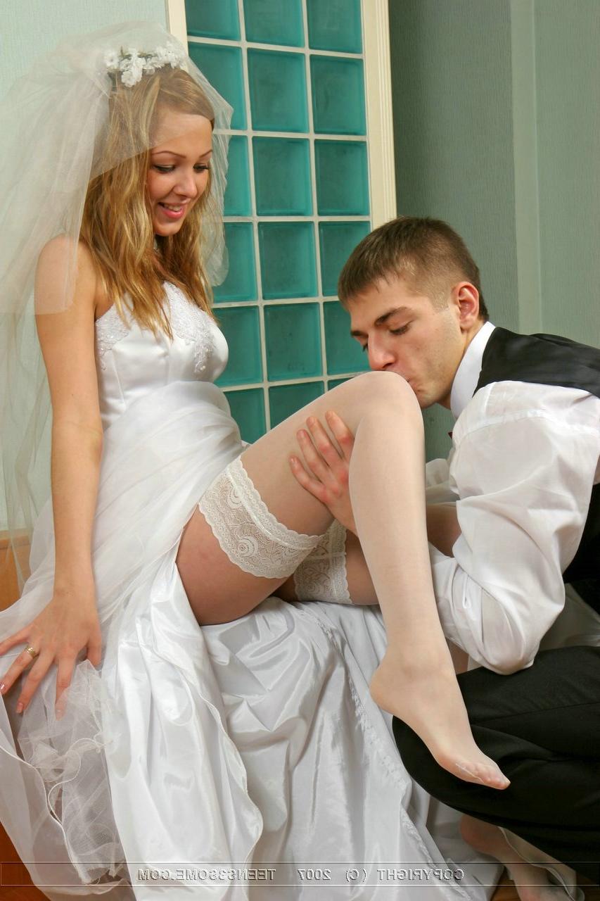 Жених оприходует невесту сразу после свадьбы 5 фото