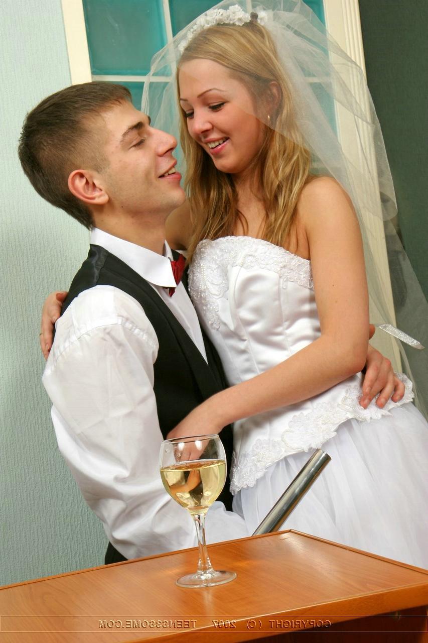 Жених оприходует невесту сразу после свадьбы 4 фото