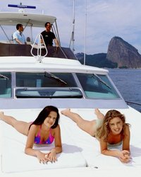 Мужики дрюкают проституток на яхте 5 фото