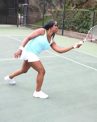 Чернокожая теннисистка проиграла свою щёлку 10 фото