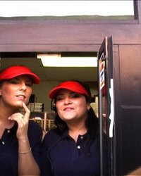 Упитанные работницы МакДональдса 11 фото