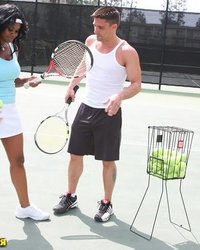 Темнокожая теннисистка 12 фотография