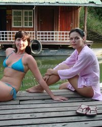 Две лесбиянки съездили на курорт 13 фото