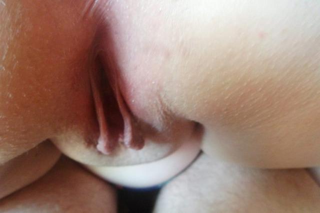 Бритая вагинка жопастой молодухи 1 фото