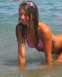 Пляжные красотки в бикини и голышом 17 фотография