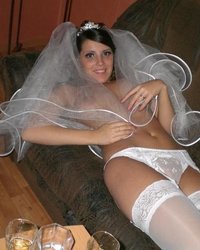 Сексуальная невеста разделась для возлюбленного 1 фото