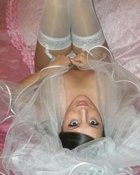 Сексуальная невеста разделась для возлюбленного 12 фотография