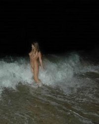 Матерые лесбиянки орально удовлетворяются на пляже 22 фотография