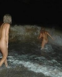 Матерые лесбиянки орально удовлетворяются на пляже 4 фото