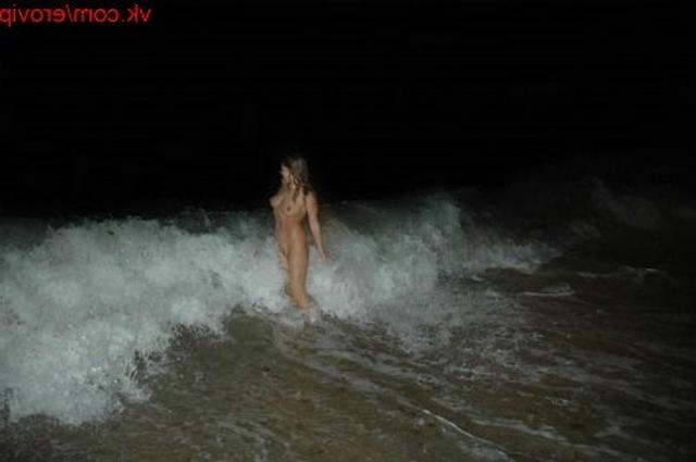 Матерые лесбиянки орально удовлетворяются на пляже 22 фото