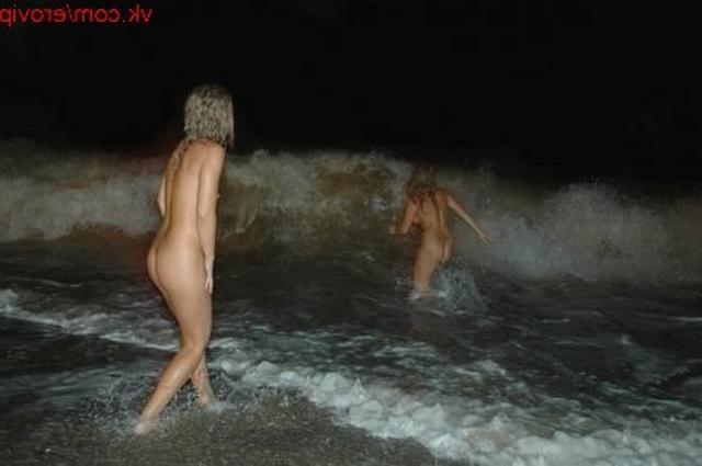 Матерые лесбиянки орально удовлетворяются на пляже 4 фото