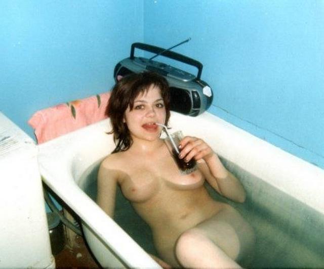 Привлекательные любительницы в ванной 9 фото