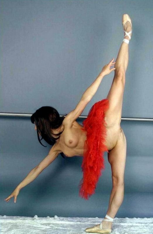 Худенькие балерины сияют голыми титьками 11 фото