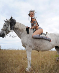 Сексуальная принцесса взобралась на коня 1 фотография