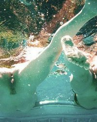 Двеки трахаются под водой в бассейне 18 фото