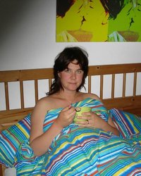 Беременная развратница позирует обнаженной 6 фотография