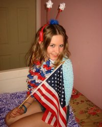 Американка-патриотка мастурбирует киску пальчиками 25 фото