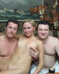 Три пары свингеров встречают Новый год в бане 4 фото
