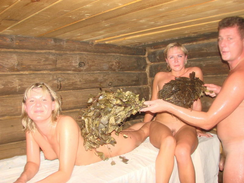 Три пары свингеров встречают Новый год в бане 11 фото