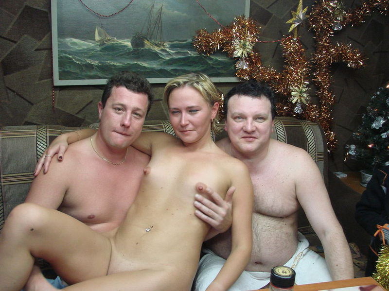 Три пары свингеров встречают Новый год в бане 4 фото