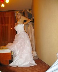 Невеста после свадьбы решила поиграть с женихом 7 фотография