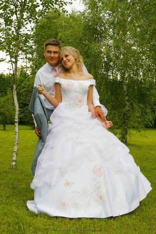 Невеста в нижнем белье перед свадьбой красиво дрочит