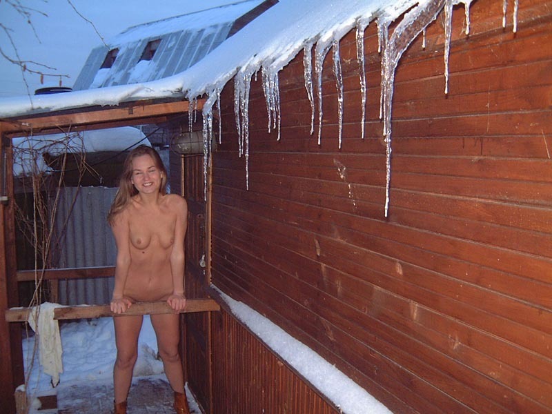 Деревенские девки решили попариться в бане 10 фото