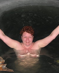 Голые женщины купаются в проруби 10 фото