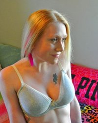 Кетти обожает розовый цвет и татуировки 19 фотография