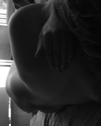 Черно-белые снимки сексуальной леди 21 фотография