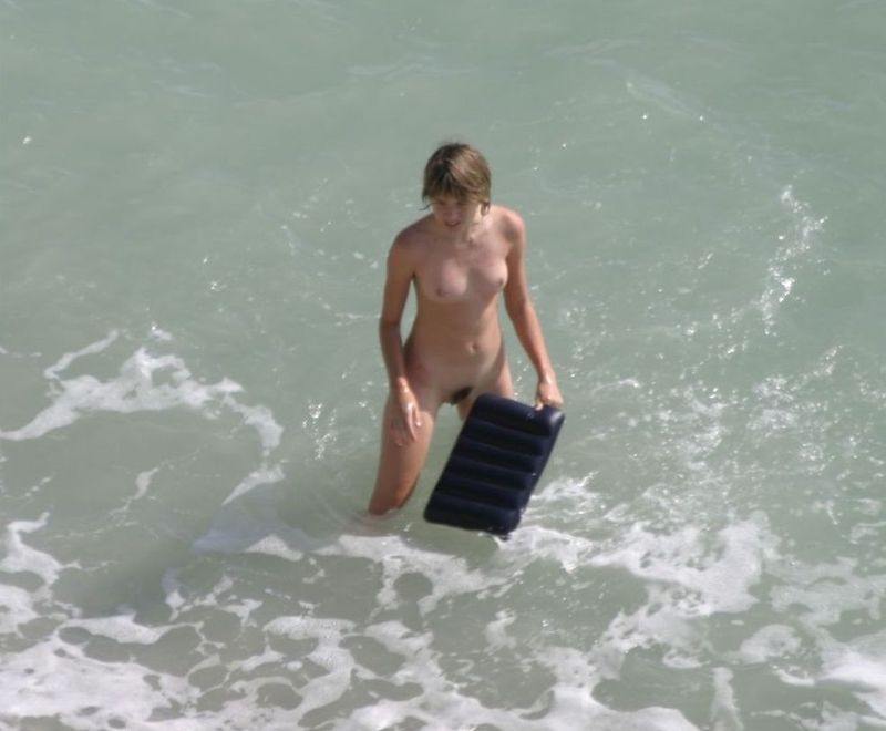 Девушки купаются и загорают без одежды 8 фото