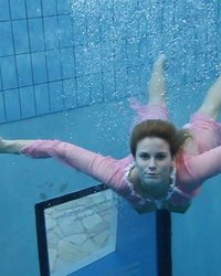 Обнаженная леди под водой 1 фотография
