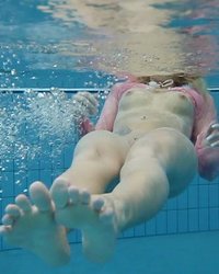 Обнаженная леди под водой 15 фото