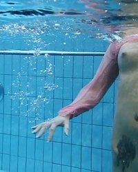 Обнаженная леди под водой 8 фотография