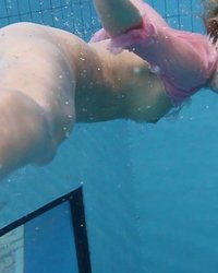 Обнаженная леди под водой 10 фотография