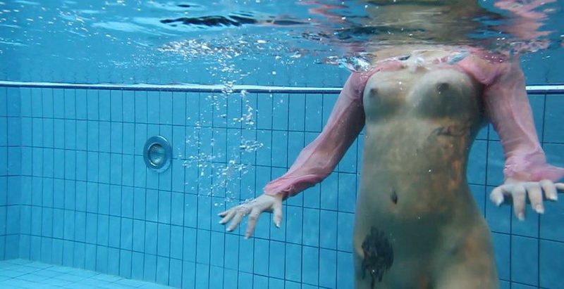 Обнаженная леди под водой 8 фото