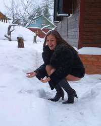 Голую сучку не пугают сибирские морозы и снег 1 фотография