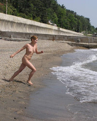 Голая Кристина отдыхает на море 4 фотография