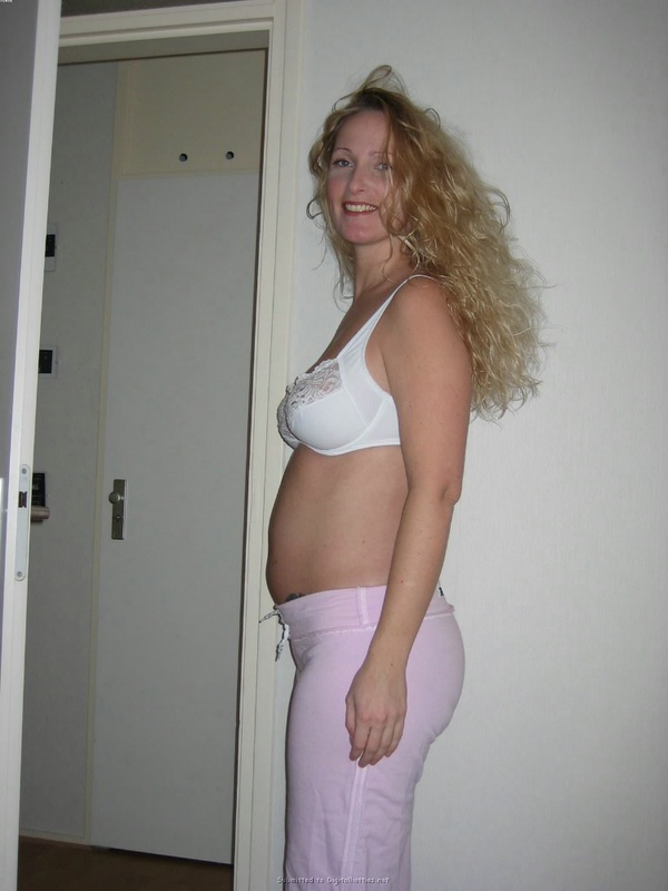 Беременная жена резво оголилась 4 фото