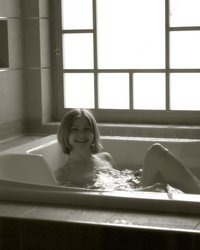Фотосессия Оленьки в ванной 18 фото