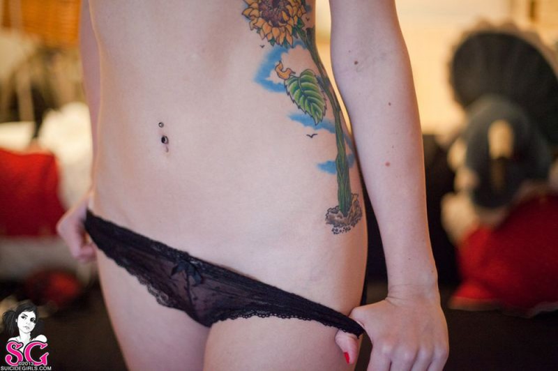 Сэнди украсила свое тело татуировкой 8 фото