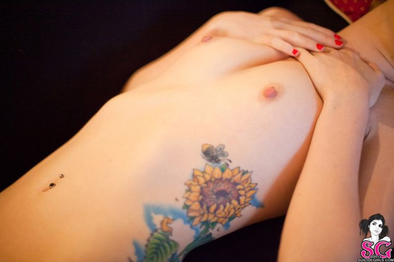 Сэнди украсила свое тело татуировкой 16 фото
