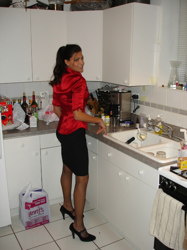 Жена надела сексуальное белье и отправилась на кухню готовить ужин 17 фото