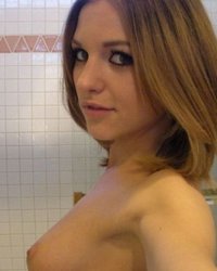 Привлекательная Маша разделась в ванной 8 фото