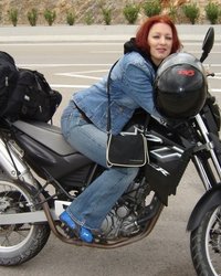 Любительница мотоциклов и голых фотосессий 4 фото