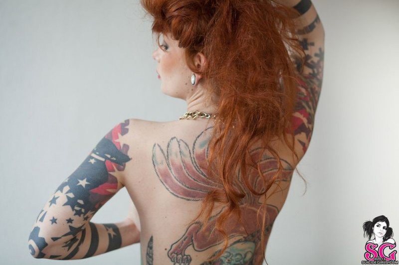 Любительница татуировок разделась, чтобы показать все узоры на теле 13 фото