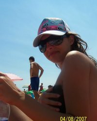 Нина отдыхает на пляже топлесс 11 фото