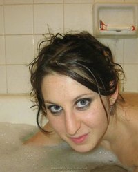 Карина в ванной в ожидании 8 фотография